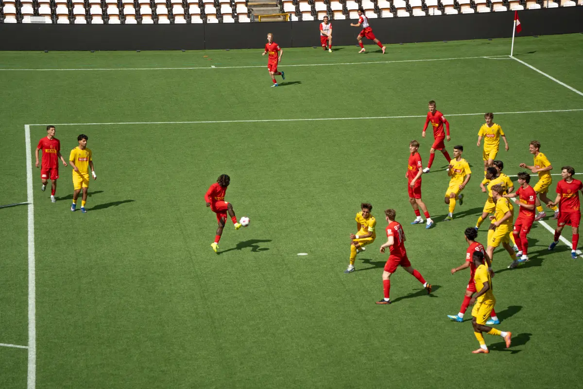 Die U19-Jungen starteten mit einem deutlichen Sieg gegen AC Horsens